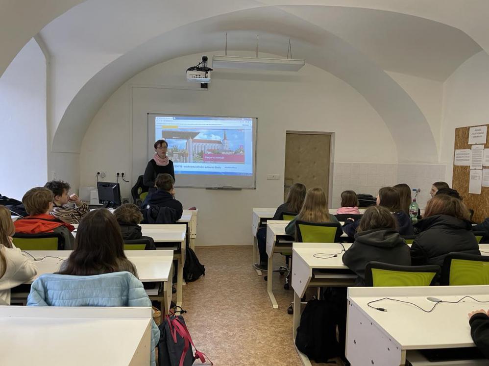 Osmáci z Poličky přišli okouknout, jak to u nás chodí