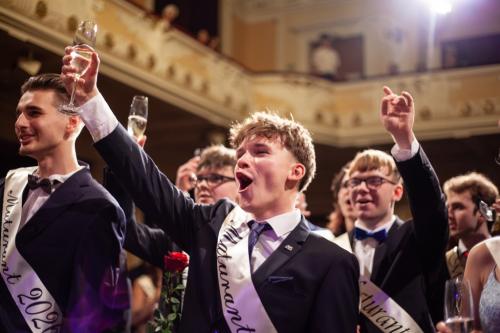 Podívejte se na nezapomenutelné okamžiky z maturitního plesu